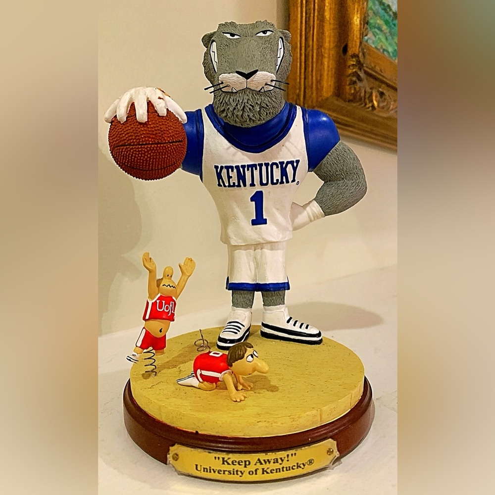 VINTAGE University of Kentucky Wildcat Mascot Figurine